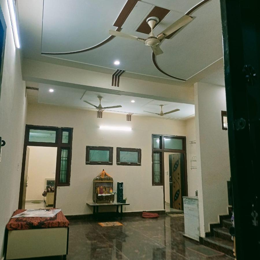 Radha Bhavan Вріндаван Екстер'єр фото